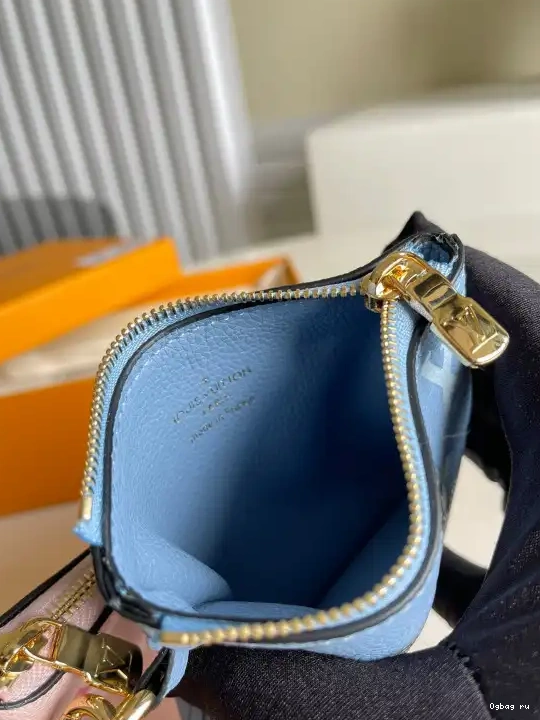 LOUIS POUCH VUITTON NTRIO 0627